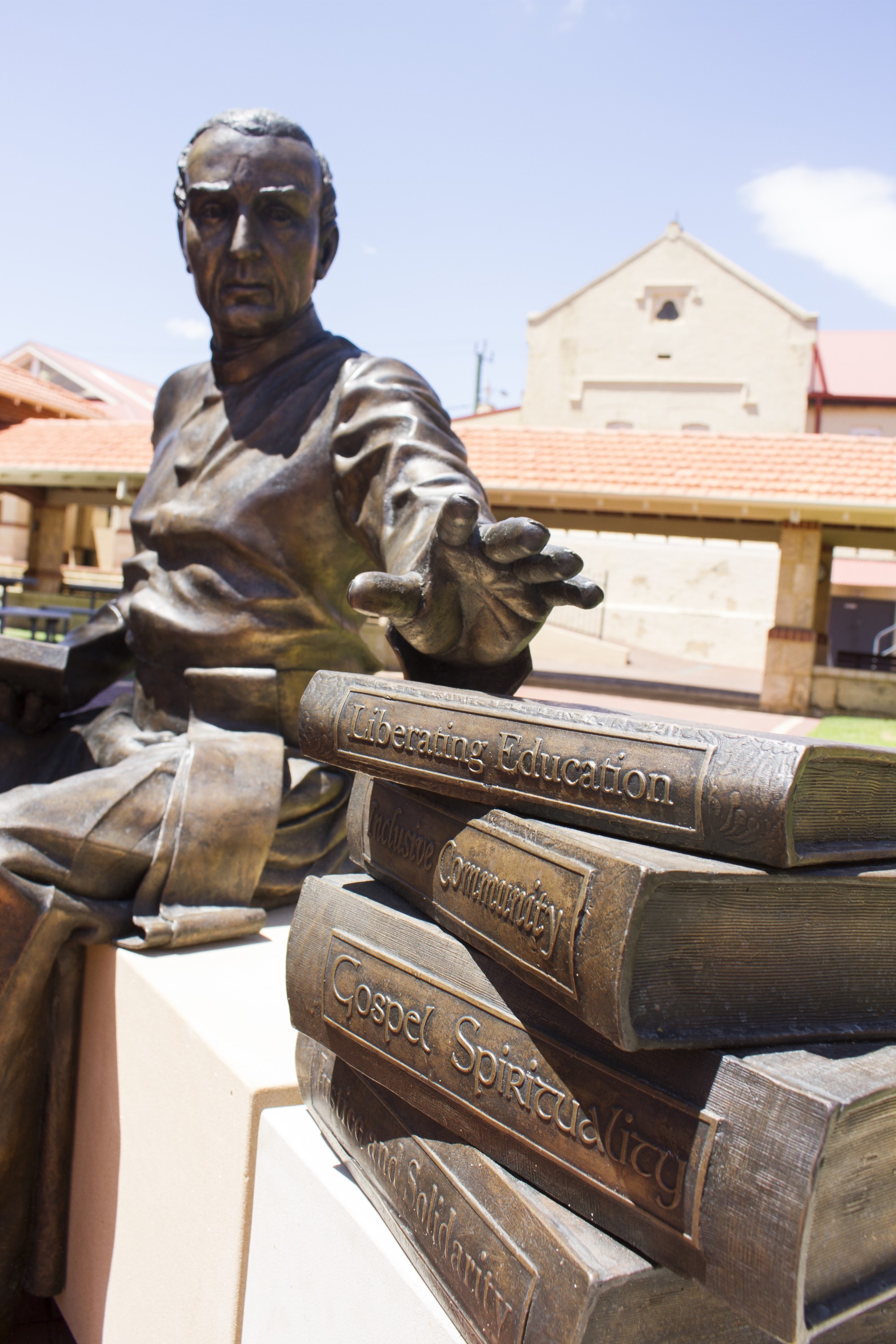 CBC-Fremantle-statue-of-Edmund-Rice2
